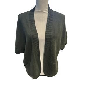 Women’s Neiman Marcus 100% Cashmere Olive Green Sweater. Size Medium